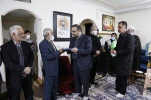 دیدار رئیس کل دادگستری استان البرز با خانواده شهید مدافع حرم «محمود نریمانی»