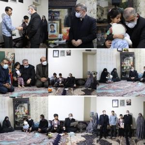 دیدار استاندار البرز با خانواده شهیدان امیری و شهید وفایی