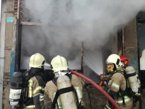 آتش سوزی در ماهدشت کرج سبب مسمومیت ۱۶ نفر شد