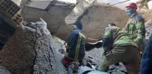 کارگر محبوس زیر آوار در فردیس نجات پیدا کرد
