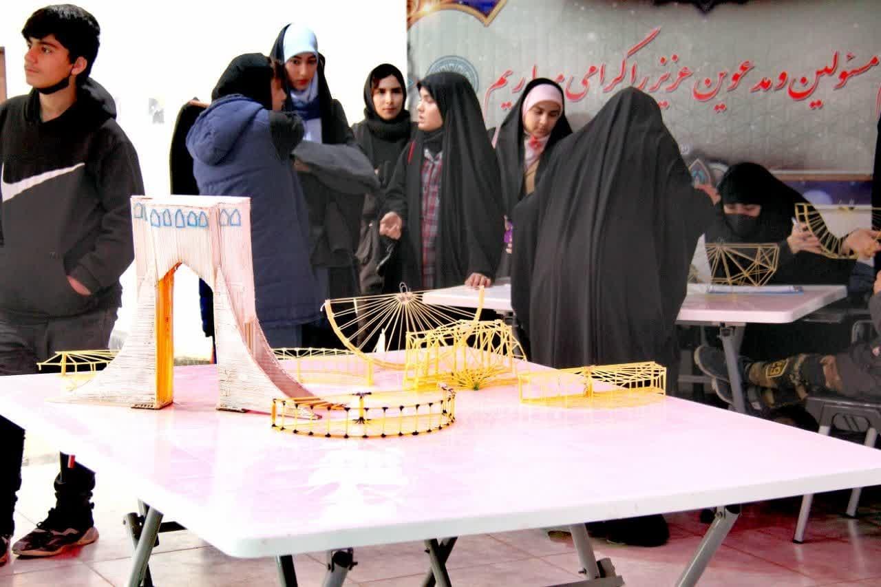 برگزاری مسابقات سازه های ماکارانی در سرای محله محمدشهر بمناسبت دهه مبارک فجر