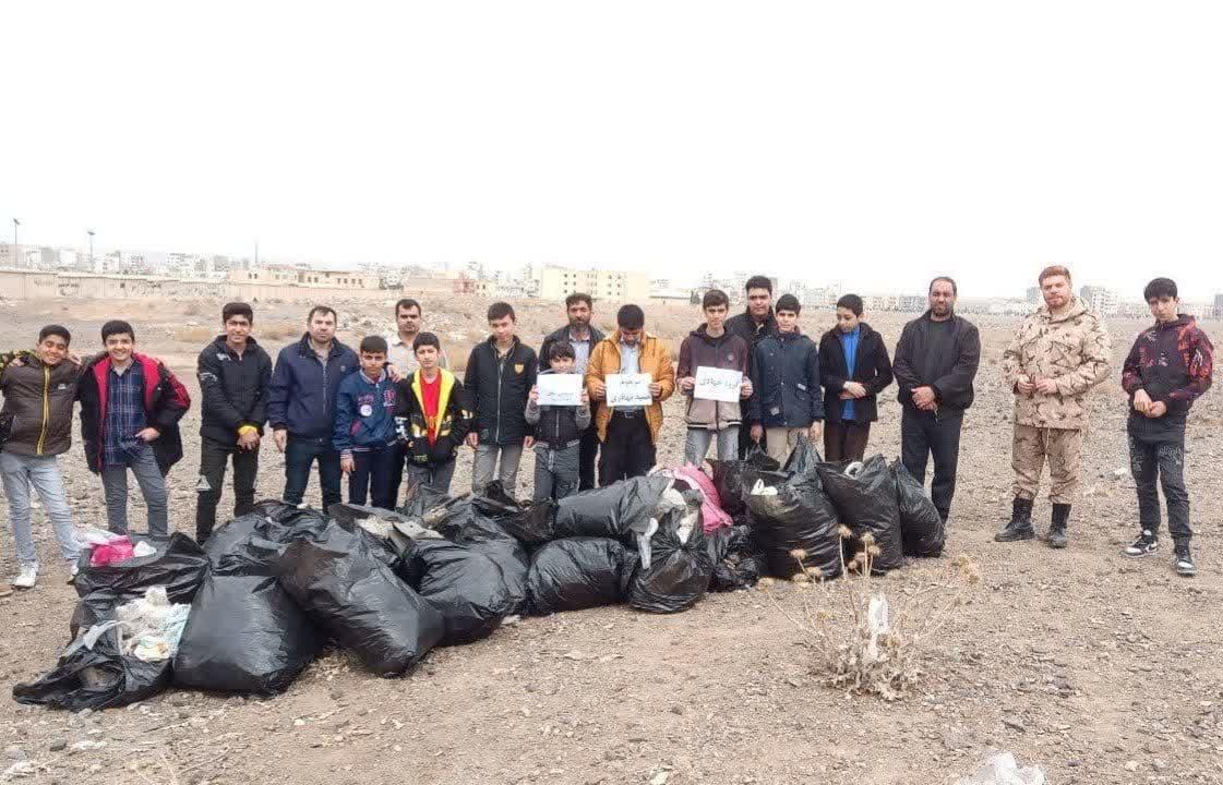 پاکسازی ضلع جنوب اشتهارد با فرهنگ سازی جهادگران دانش آموز