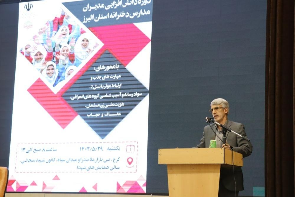 ارتباط مستمر با اولیا، بسیاری از مشکلات را حل خواهد کرد