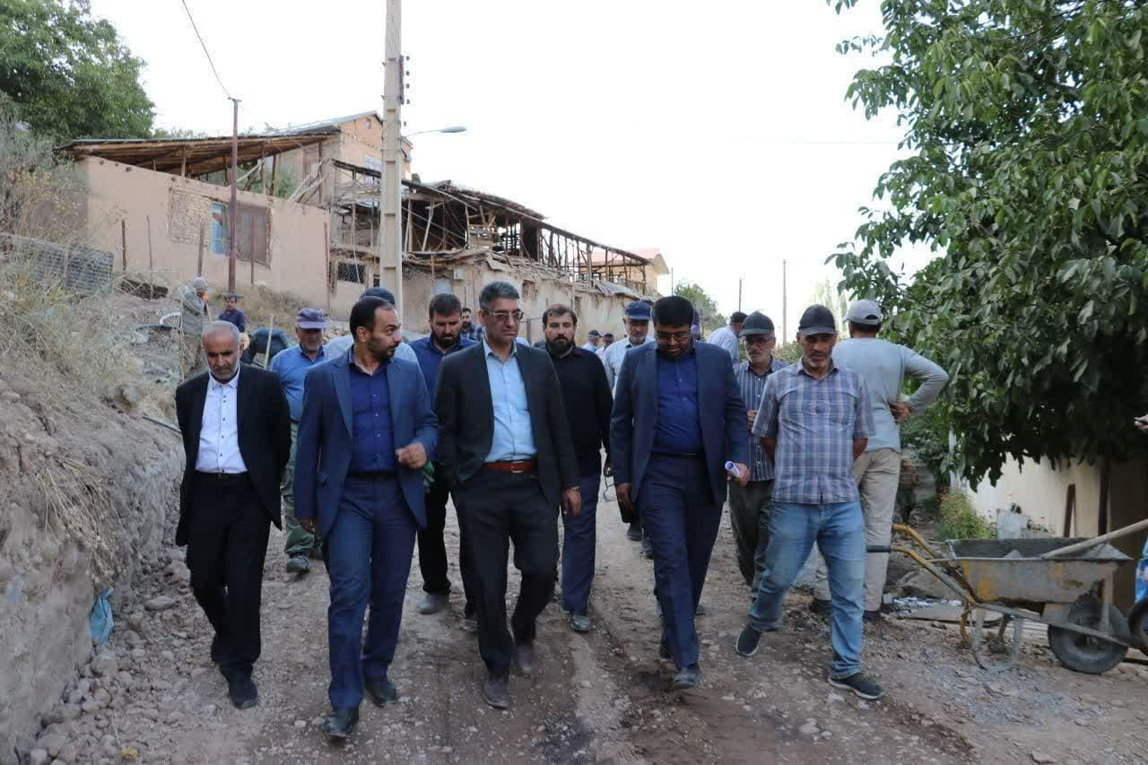 بازدید فرماندار و مدیر کل بنیاد مسکن انقلاب اسلامی از پروژه جدول گذاری و بهسازی معابر روستایی ورکش