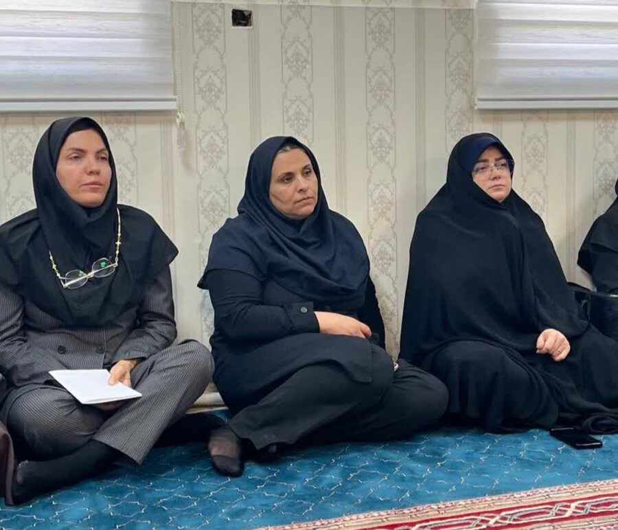 حضور رؤسا و همکاران بهزیستی شهرستان های تابعه استان البرز در مراسم رحلت امام خمینی (ره) حضور رؤسا و همکاران بهزیستی شهرستان های تابعه استان البرز در مراسم رحلت امام خمینی (ره)