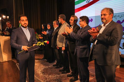 تقدیر از مدیرکل ارتباطات و امور بین‌الملل شهرداری کرج در هشتمین جشنواره مطبوعات و رسانه البرز