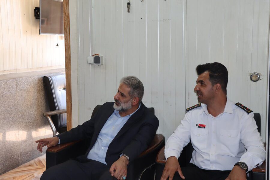 رئیس کمیسیون سلامت، محیط زیست و خدمات شهری با آتش‌نشانان دیدار کرد