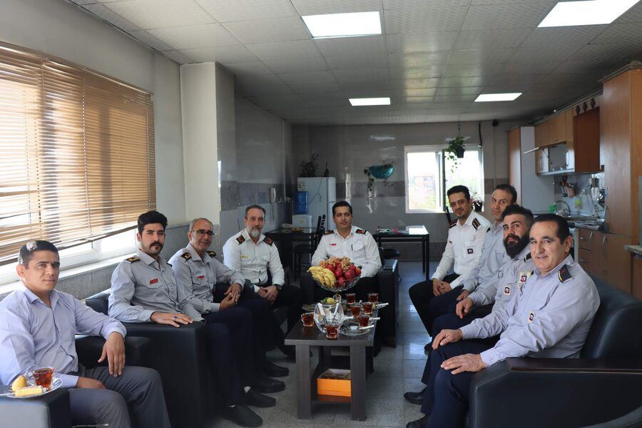 رئیس کمیسیون سلامت، محیط زیست و خدمات شهری با آتش‌نشانان دیدار کرد