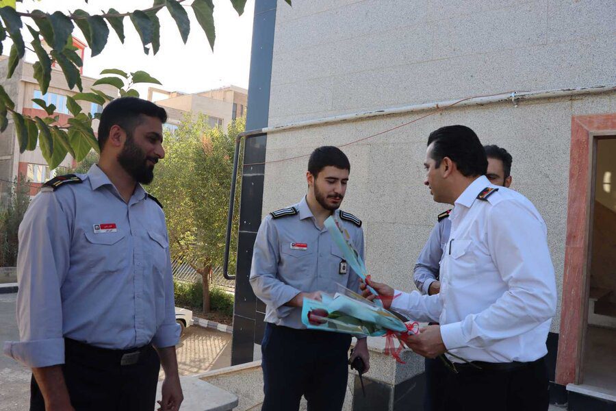 رئیس کمیسیون سلامت، محیط زیست و خدمات شهری با آتش‌نشانان دیدار کرد
