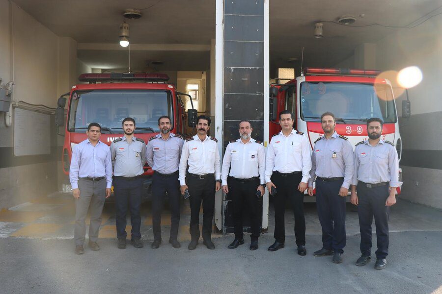 رئیس کمیسیون سلامت، محیط زیست و خدمات شهری با آتش‌نشانان دیدار کرد