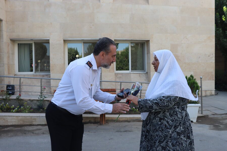 آتشنشانان کرجی به ملاقات سالمندان کهریزک رفتند