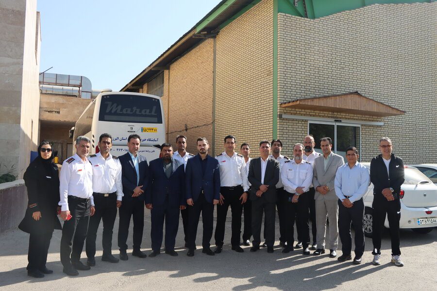 آتشنشانان کرجی به ملاقات سالمندان کهریزک رفتند