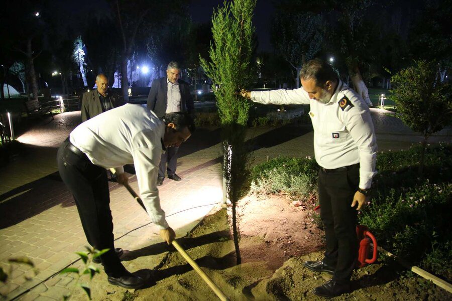 آتش‌نشانان کرجی در پارک ملی ایران کوچک سرو ایثار کاشتند