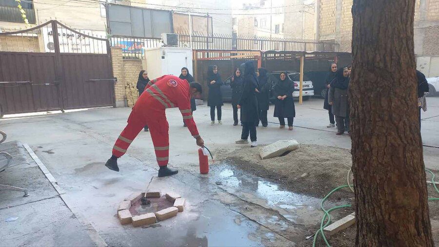 سازمان آتش‌نشانی پیشگام در پدافند شهری/ برپایی دوره‌های آموزشی و کارگاهی