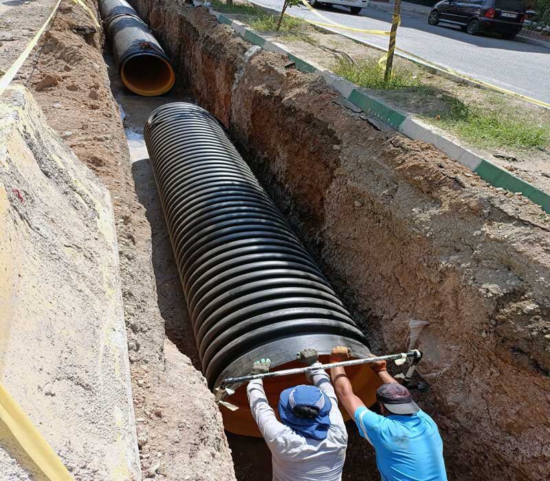 تداوم عملیات اجرایی پروژه جمعآوری آبهای سطحی در خیابان شبنم ۷