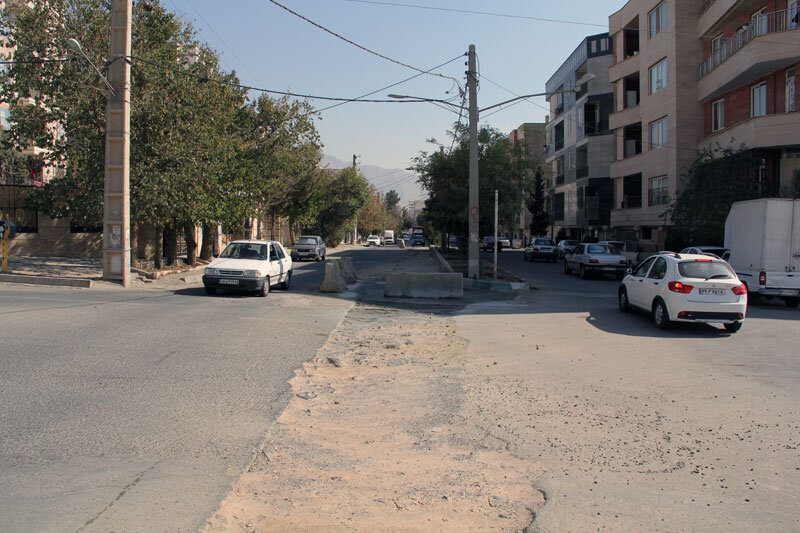 تداوم عملیات اجرایی پروژه جمعآوری آبهای سطحی در خیابان شبنم ۷