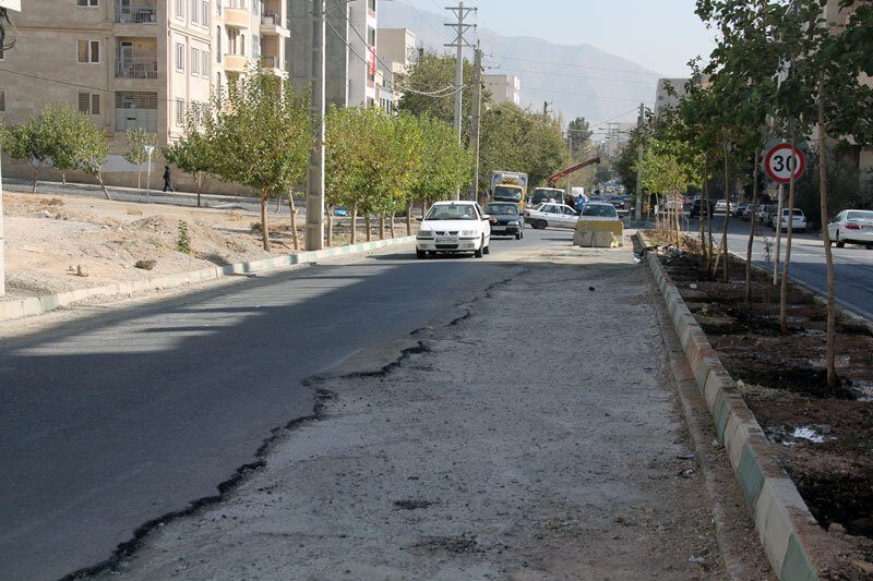 تداوم عملیات اجرایی پروژه جمعآوری آبهای سطحی در خیابان شبنم ۷