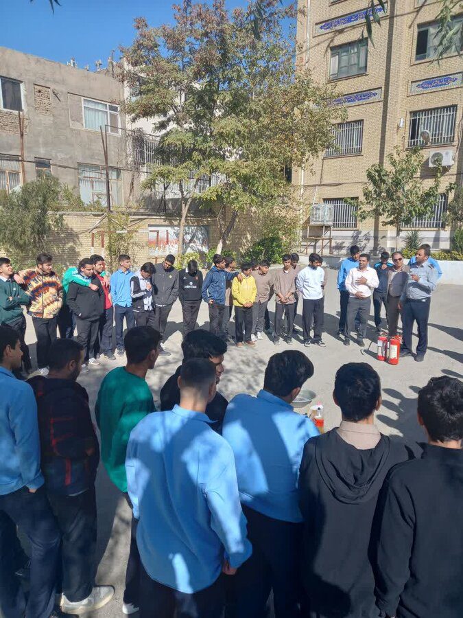 دانشآموزان ۲۲ مدرسه راههای مقابله با آتش را فرا گرفتند