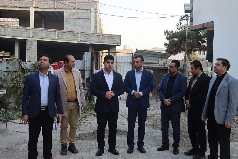 عضو شورای شهر کرج از پروژه مهرویلا بازدید کرد