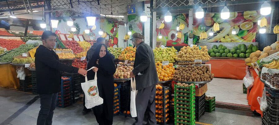 توزیع کیسه‌های نخی در بازار حسن‌آباد/حذف تدریجی کیسه‌های پلاستیکی