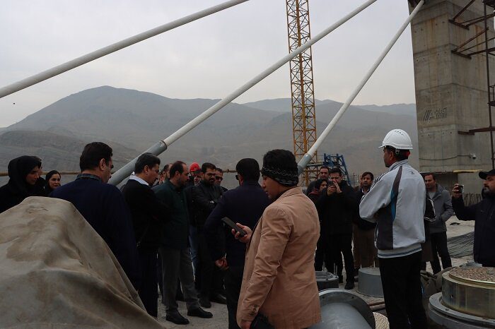 بازدید هیئتی از مدیران و کارشناسان منطقه ۶ از پل b۱