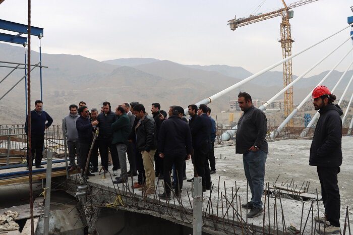 بازدید هیئتی از مدیران و کارشناسان منطقه ۶ از پل b۱