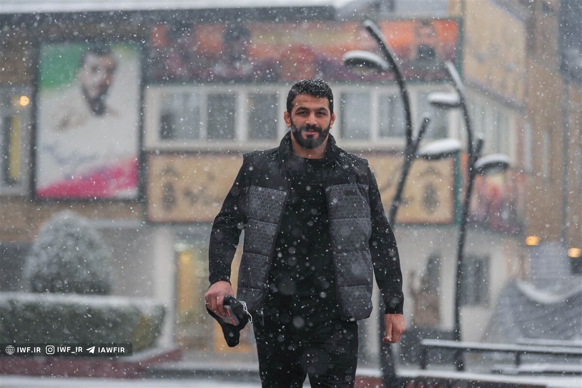 عکس | حسن یزدانی در هوای برفی کمپ فدراسیون کشتی