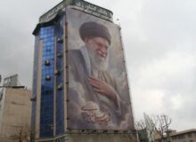 تصویر رهبر شهید بر قلب بزرگترین دیوارنگاره شهر کرج
