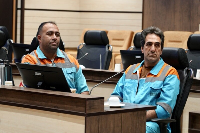 کارگران پیشانی مدیریت شهری هستند / وعده شهردار برای حرکت به سمت خانه‌دار شدن کارگران