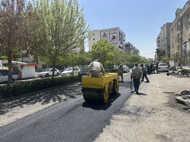 نهضت آسفالت در منطقه ۲ کرج با اجرای بیش از چهار هزار و ۴۰۰ تن آسفالت تداوم یافت