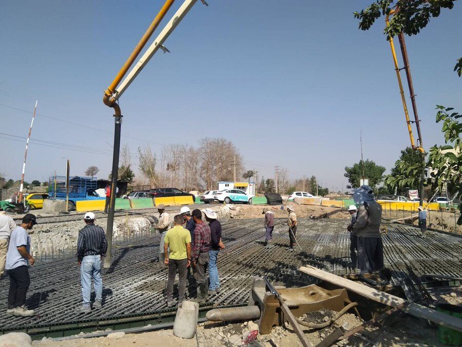 بخش شمالی عرشهٔ B1 در تقاطع بلوار شیخآباد با ریل راه آهن بتنریزی شد