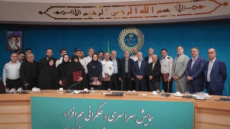 رئیس‌جمهور  از آتش‌نشان کرجی تجلیل کرد
