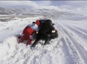 ۴۵ خودرو گرفتار برف و کولاک در طالقان رها سازی شد