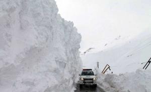 رانندگان از سفرهای غیر ضروری در جاده های کوهستانی البرز خودداری کنند