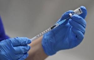 واحدهای صنفی البرز نسبت به تزریق دز سوم واکسن اقدام کنند