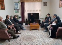 معاون وزیر آموزش و پرورش با  خانواده شهید رضا پناهی در کرج دیدار کرد