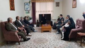 معاون وزیر آموزش و پرورش با  خانواده شهید رضا پناهی در کرج دیدار کرد