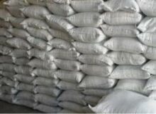 کشف آرد دولتی احتکار شده از یک انبار در مشکین‌دشت