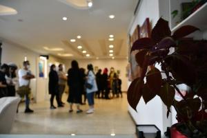 گالری ماه زاد میزبان نمایشگاه آثار هنرآموزان و هنرجویان هنرستان مهرآئین