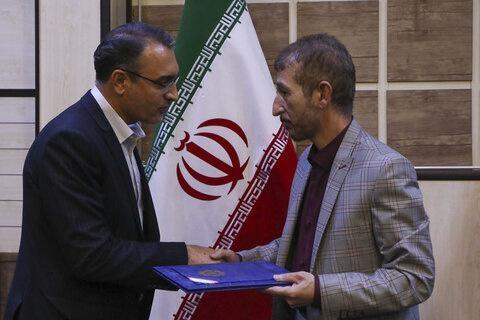 رئیس شورای اسلامی شهر کرج حکم سرپرست جدید شهرداری این کلانشهر را تحویل داد