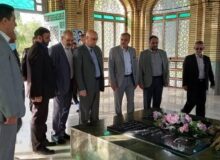 وزیر علوم، تحقیقات و فناوری به مقام شهدای گمنام در کرج ادای احترام کرد