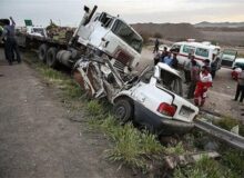 برخورد شاخ به شاخ پراید با کامیون