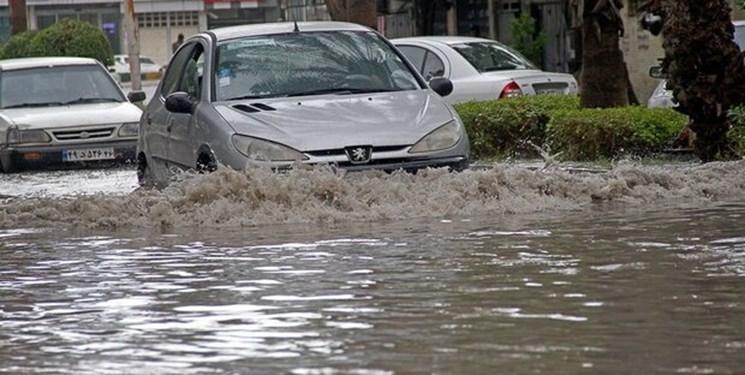 سیل در طالقان چند خودرو را با خود برد