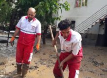 حضور استاندار البرز ،فرمانده انتظامی استان و نیروهای هلال احمر در کنار مردم سیل زده