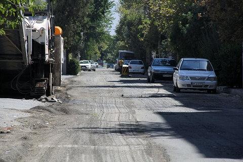 ادامه روند بهسازی معابر مناطق ۶ و ۷ شهرداری کرج