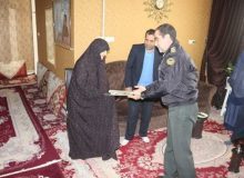 دیدار فرمانده انتظامی شهرستان اشتهارد با خانواده شهداء