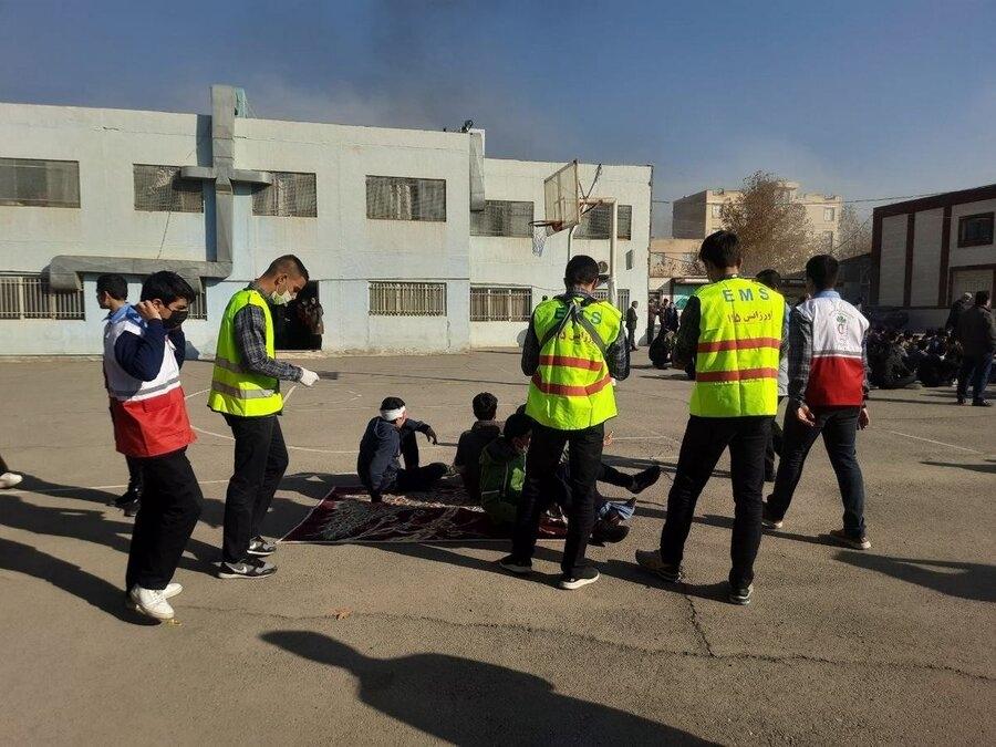 مانور زلزله و ایمنی در دبیرستان «رجایی» برگزار شد