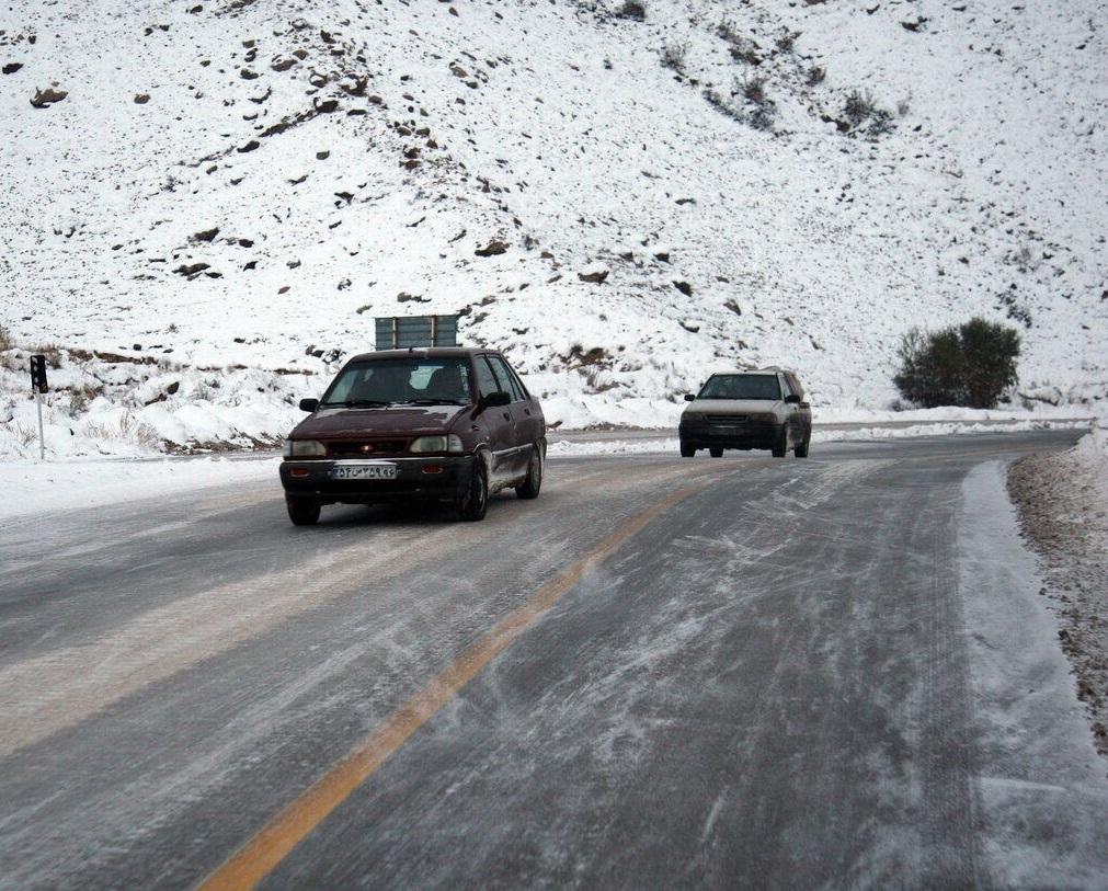 بارش برف و ضرورت احتیاط رانندگان در راه های البرز