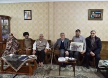 دیدار استاندار البرز و امام جمعه فردیس با خانواده شهید داود عباسی در فردیس