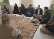 مدیر کل تعاون کار و رفاه اجتماعی استان البرز با خانواده شهید منصور کرمی دیدار کرد